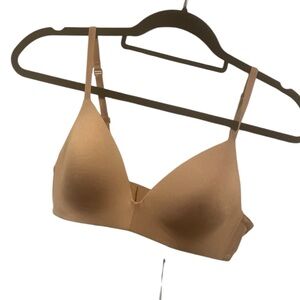 NWT SKIMS wireless form t shirt bra CLAY Size 36A
